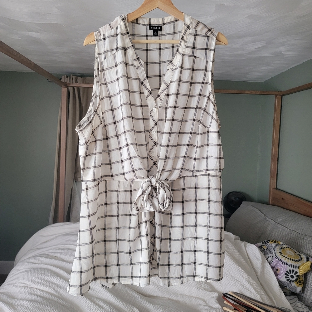 Torrid plaid tank with knot